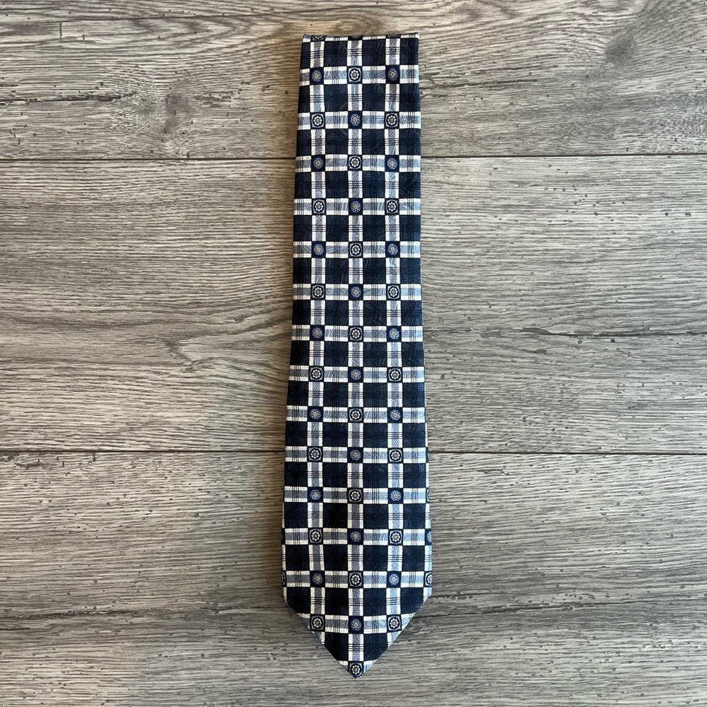 Claiborne Men’s Neck Tie Navy Blue Plaid Geometric Abstract Silk Workwear Dressy